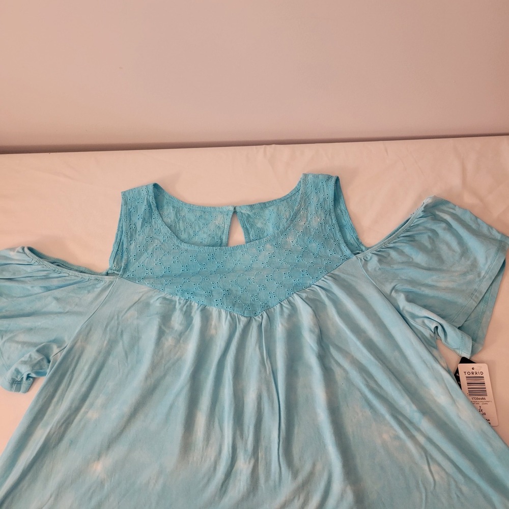 Torrid Cold Shoulder Top Womens 2 Blue Tie Dye Eyelet Lace Super Soft Short Slve - Picture 13 of 14